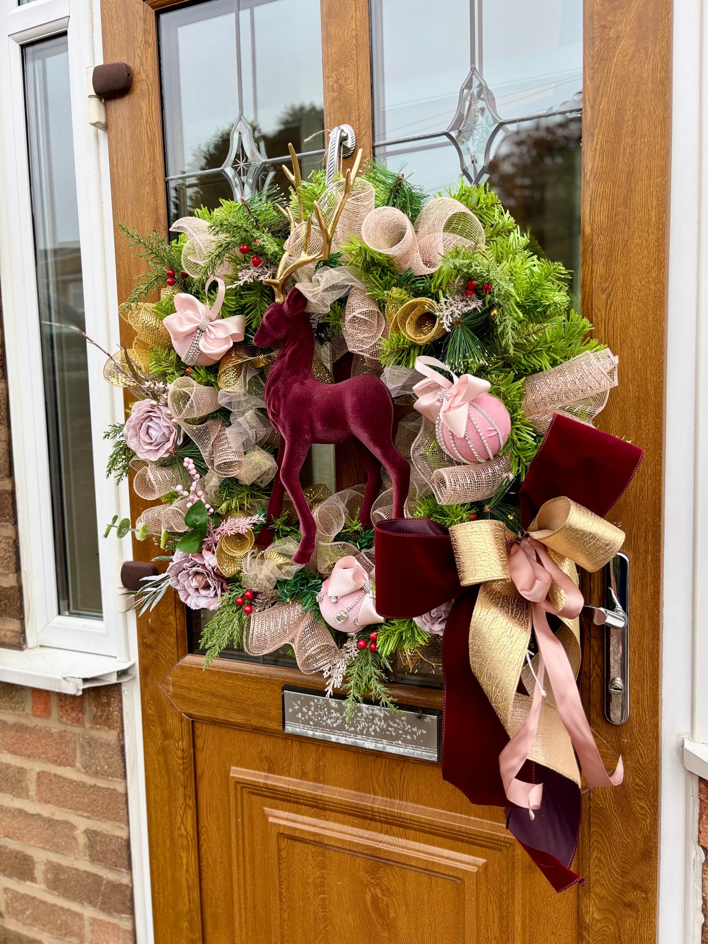 Large Pre-lit Majestic Stag Christmas Wreath