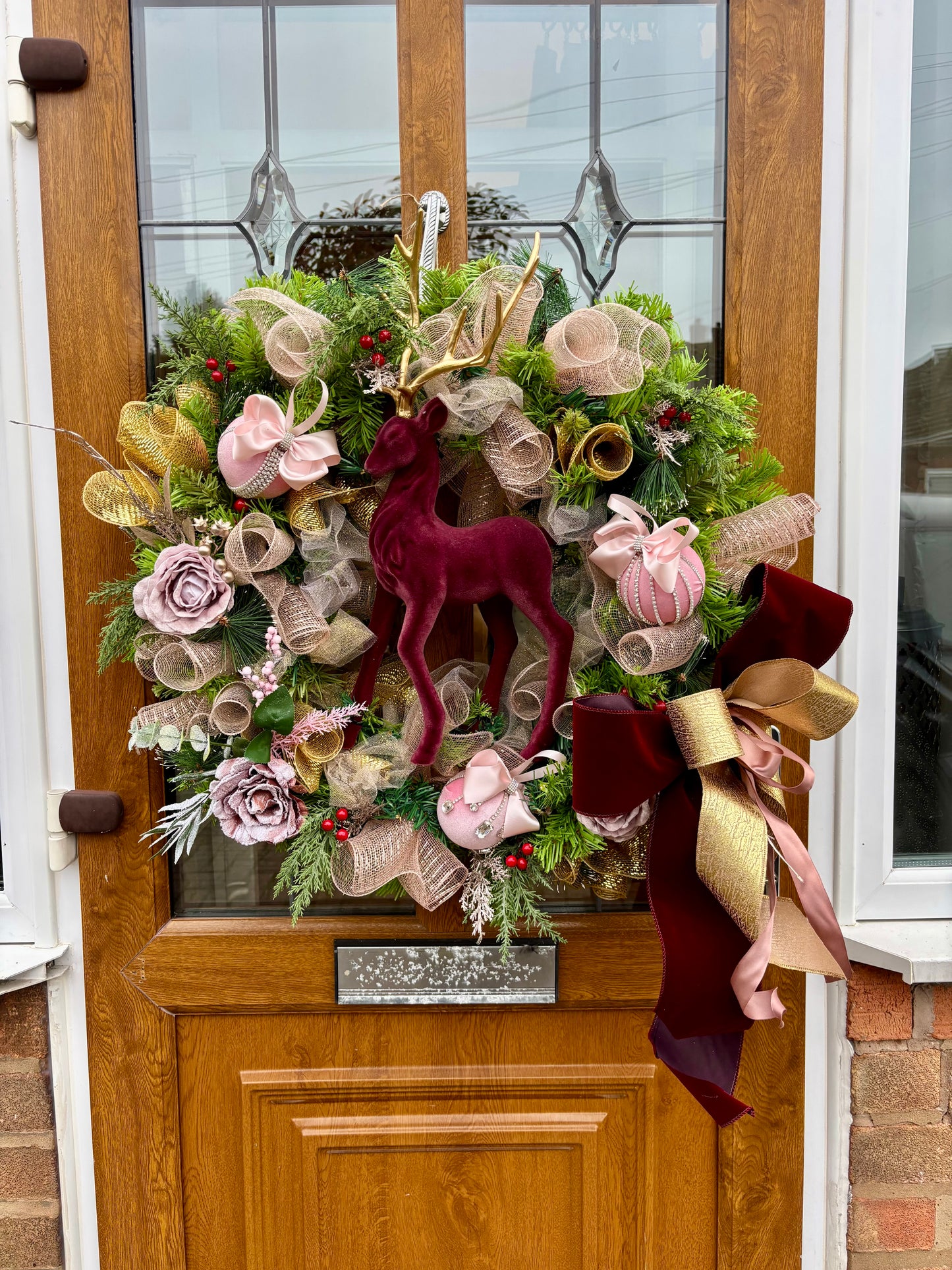 Large Pre-lit Majestic Stag Christmas Wreath