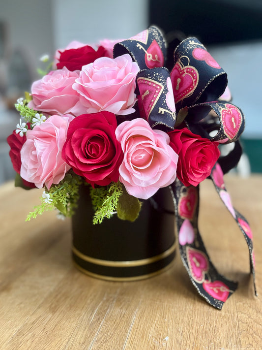 Deluxe Medium Hatbox filled with Roses. Valentine’s gift