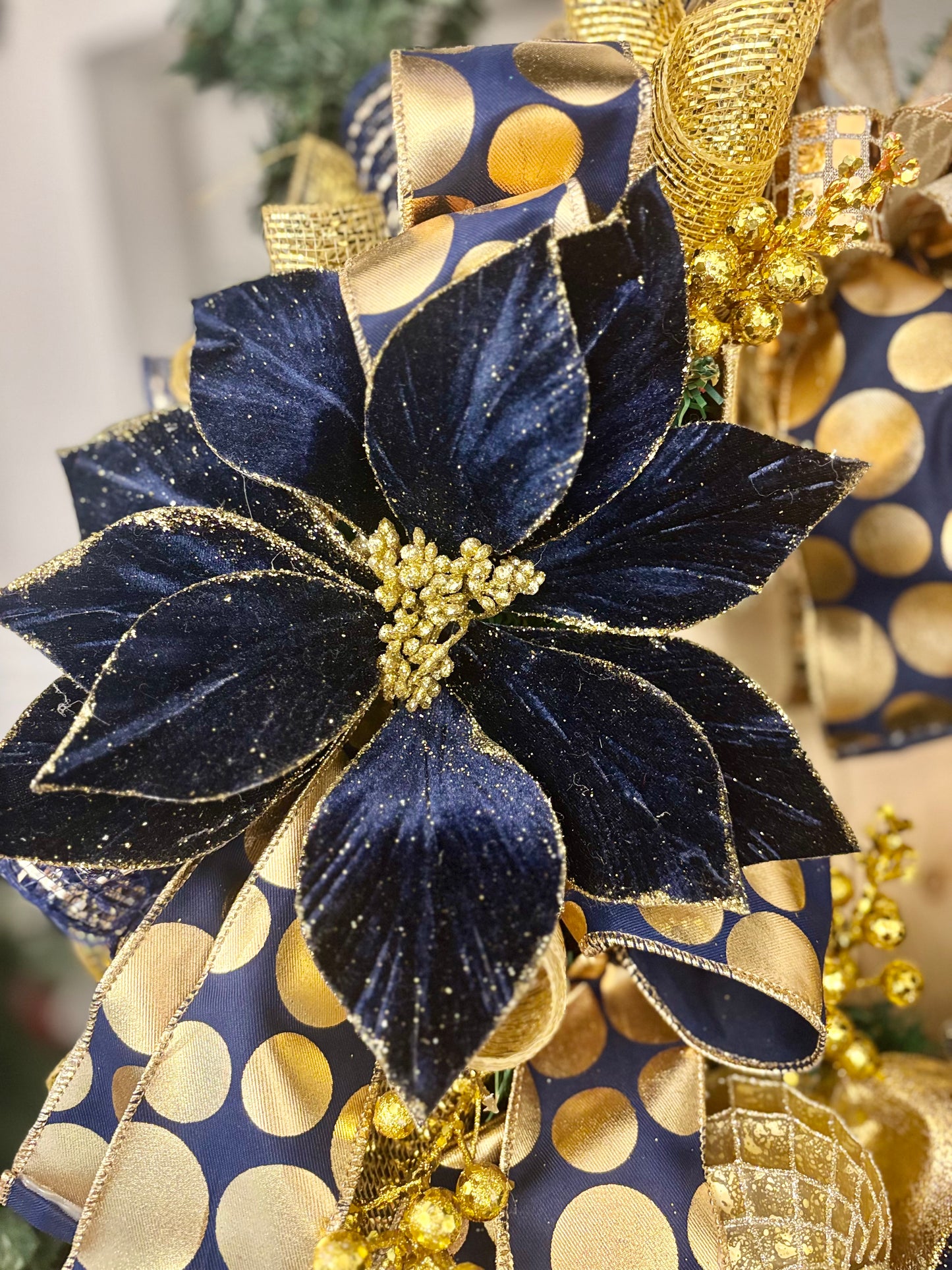 Large Midnight Luxe Christmas Wreath